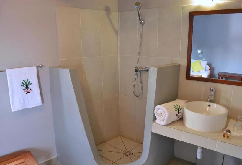 اتاق خانوادگی با چشمانداز دریا, Hôtel Résidence Sarimanok