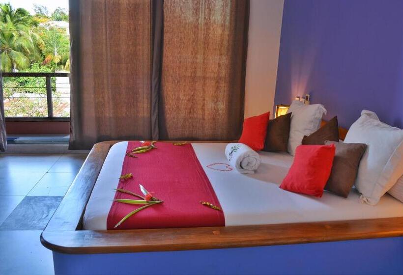 اتاق خانوادگی, Hôtel Résidence Sarimanok