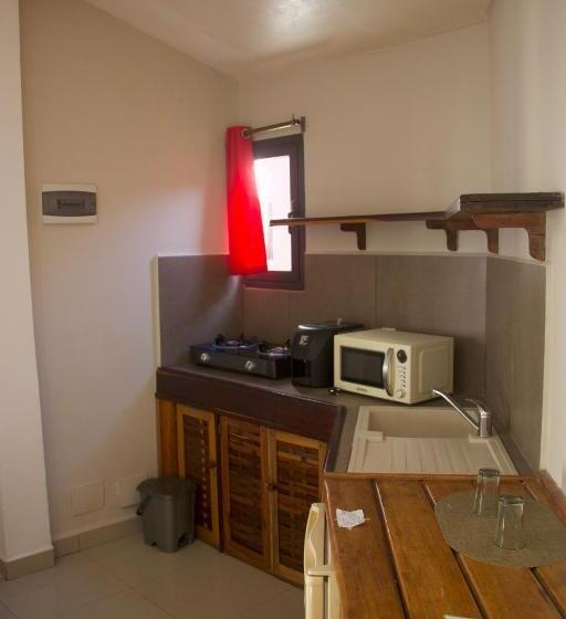 استودیوی استاندارد, Hôtel Résidence Sarimanok