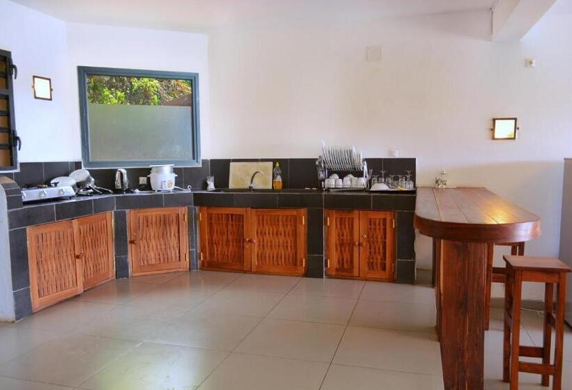 استودیوی سوپریور, Hôtel Résidence Sarimanok