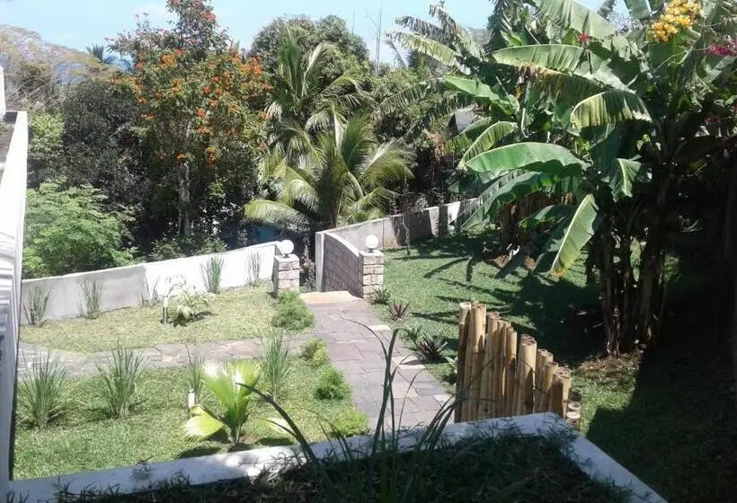 اتاق استاندارد با چشم‌انداز استخر, Hôtel Résidence Sarimanok