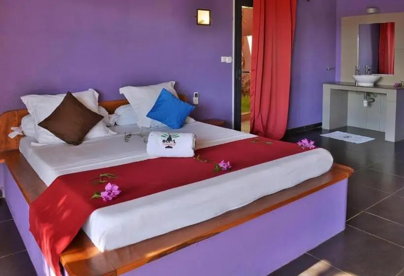 اتاق استاندارد با چشم‌انداز استخر, Hôtel Résidence Sarimanok