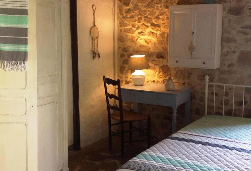 Апартаменты 2 Спальни, Domaine Charente Glamping Familyroom Le Jardin With External Toilet & Shower House & Outdoor Kitchen