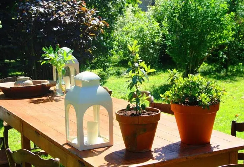 2ベッドルームアパートメント, Domaine Charente Glamping Familyroom Le Jardin With External Toilet & Shower House & Outdoor Kitchen