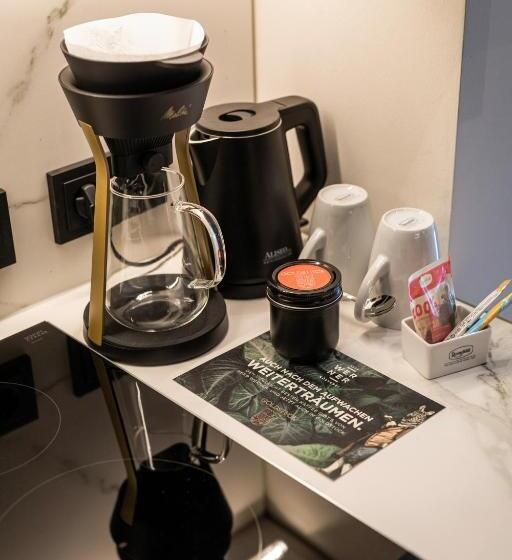 חדר אקונומי, Goldstück Adults Only