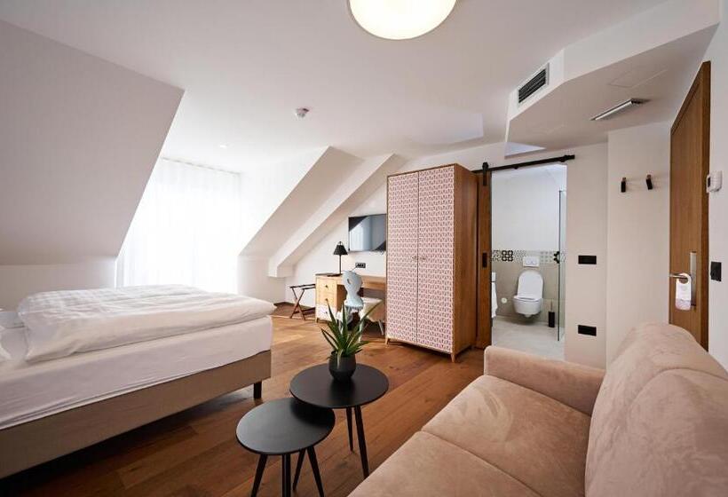 Трехместный Номер Стандарт с Балконом, Hiša Ančka, šenčur   3 Min To The Airport