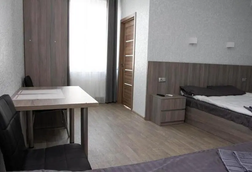 Classic Neljän Hengen Huone, Voyage вояж