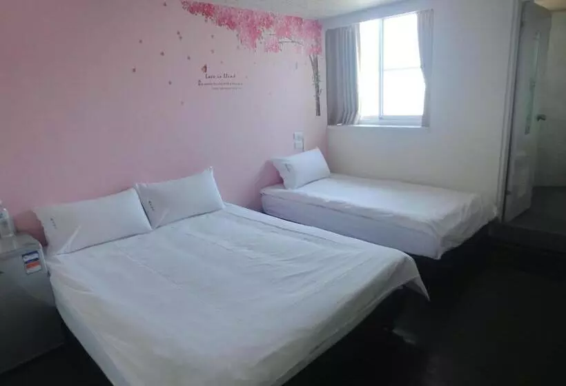 اتاق استاندارد سه نفره, Easy Inn International Hostel