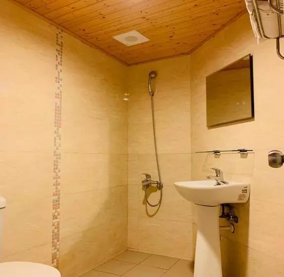 اتاق استاندارد سه نفره, Easy Inn International Hostel