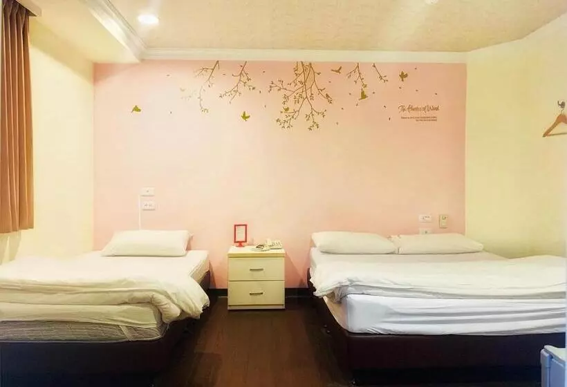 اتاق استاندارد سه نفره, Easy Inn International Hostel