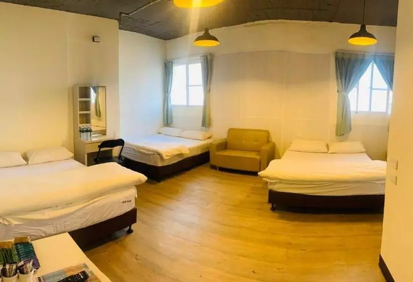 اتاق خانوادگی, Easy Inn International Hostel