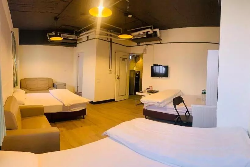 اتاق خانوادگی, Easy Inn International Hostel