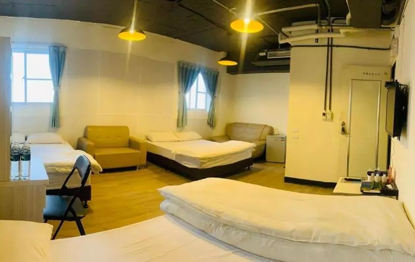 اتاق خانوادگی, Easy Inn International Hostel