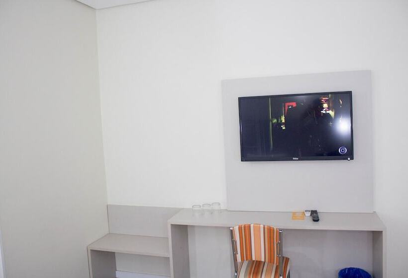 스탠다드 트리플 룸, De Stefani