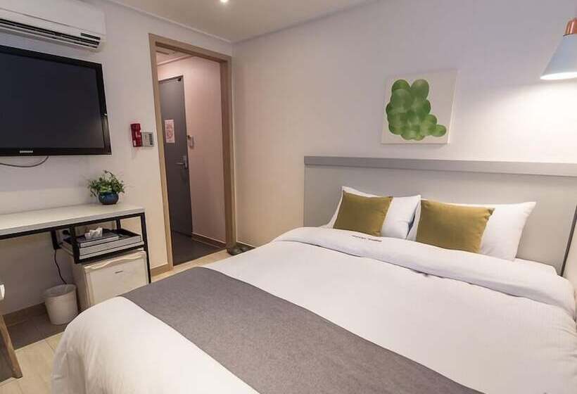 Quarto Estandar, First Stay Myeongdong