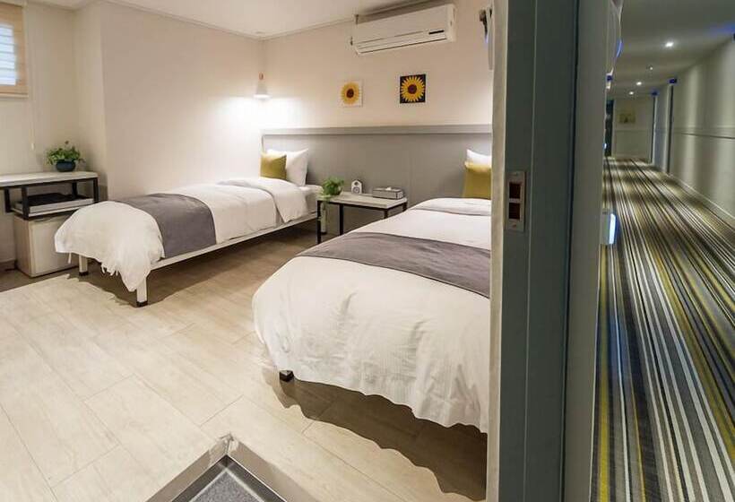 Quarto Estandar, First Stay Myeongdong