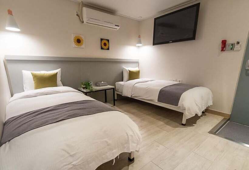 Quarto Estandar, First Stay Myeongdong