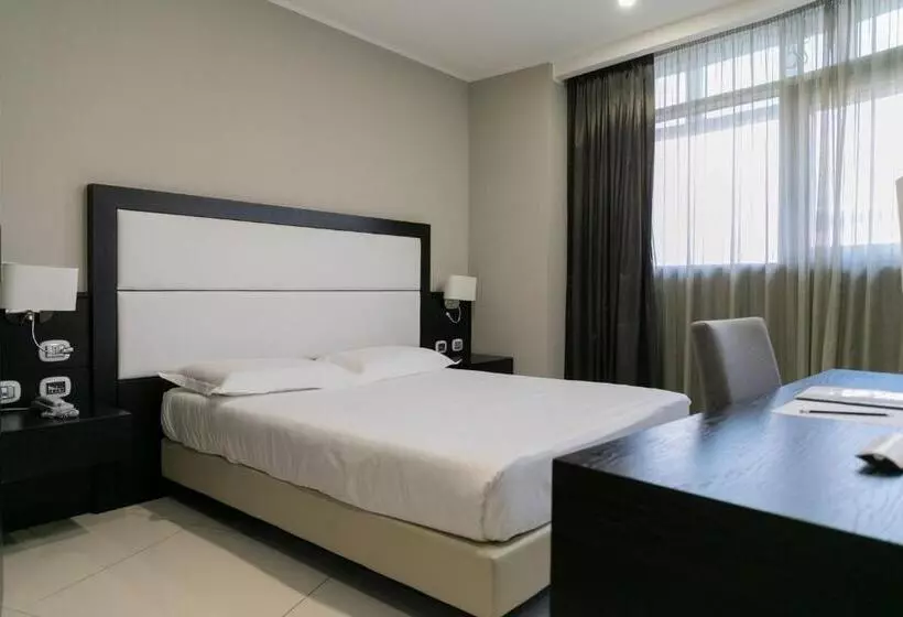 Standard-huone, Marconi