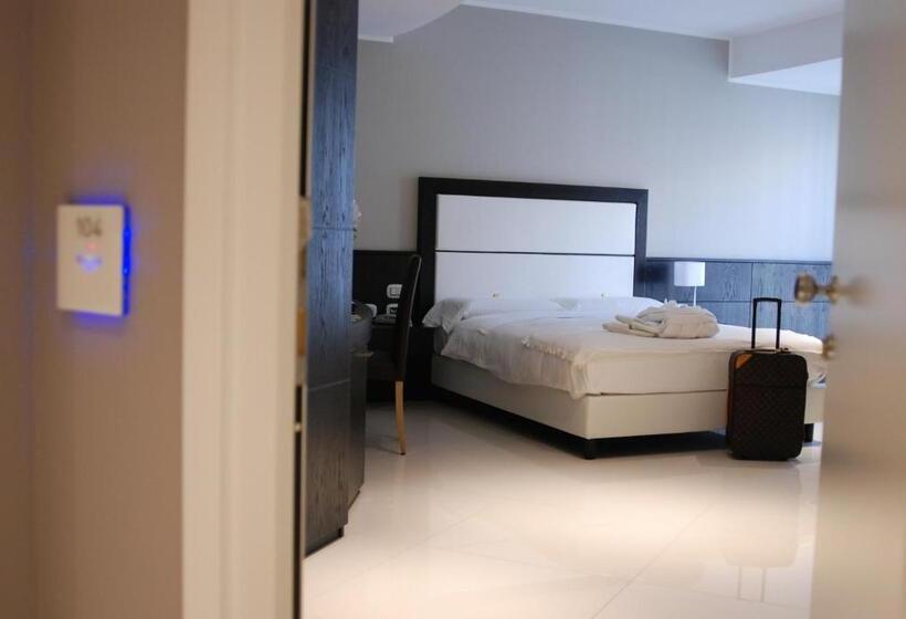 高级大房间, Marconi