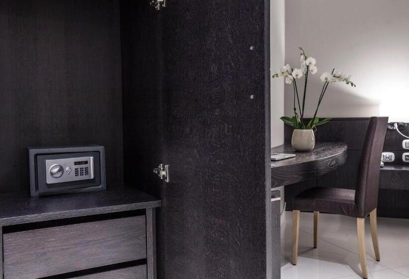 高级三人间, Marconi