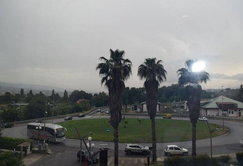 高级大房间, Marconi