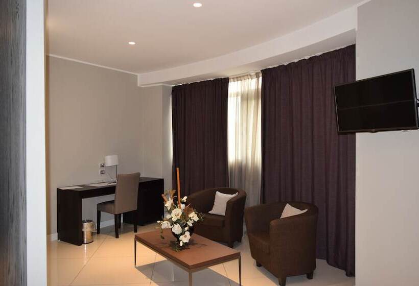 高级大房间, Marconi