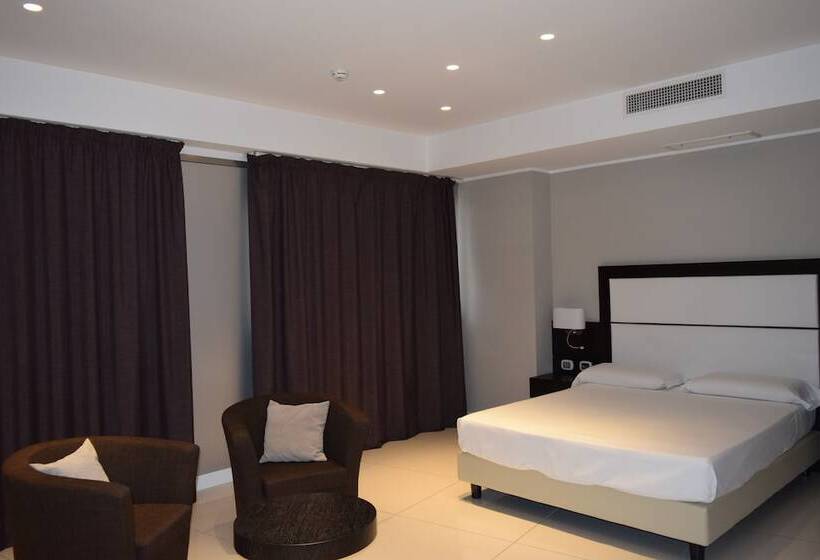 高级大房间, Marconi