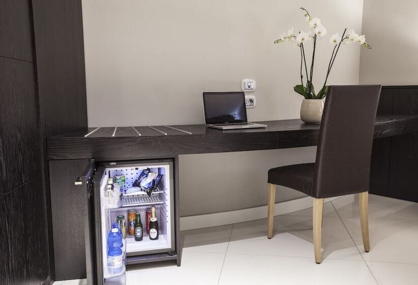 高级三人间, Marconi