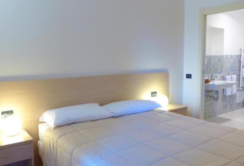 豪华海景房, Mercury Boutique