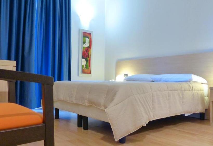 豪华三人间, Mercury Boutique