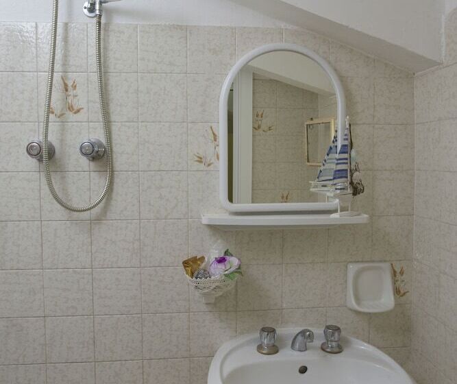 패밀리 룸, Penny