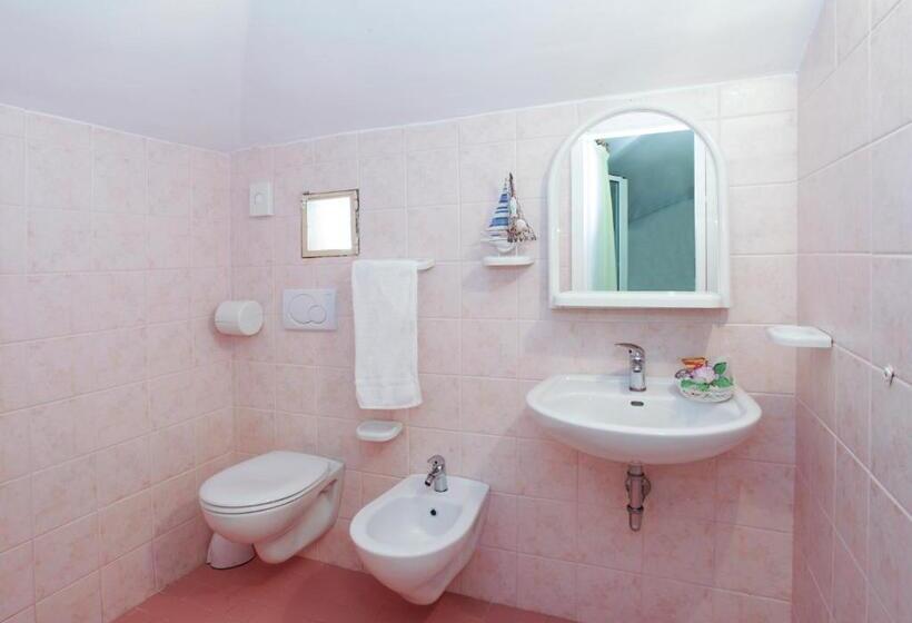 4인용 스탠다드 룸, Penny