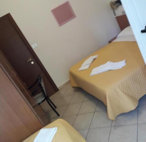 베이직 3인 룸, Penny