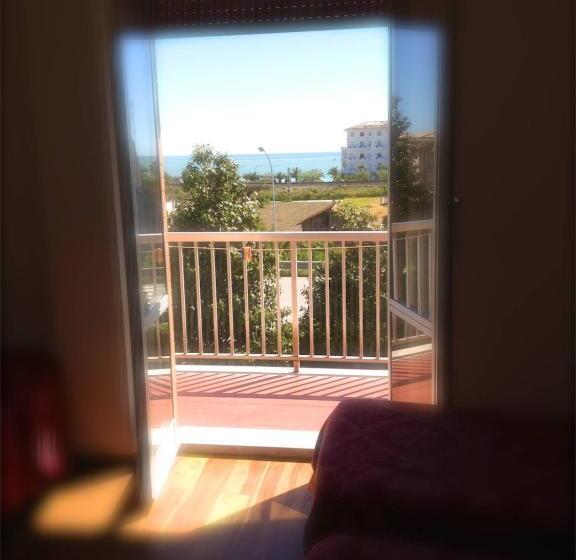 标准三人间, Ristorante Anita