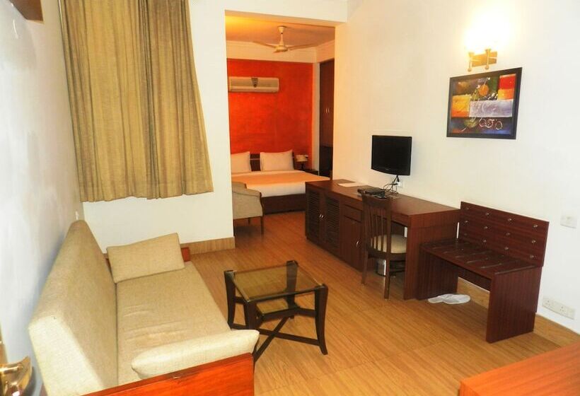 Полулюкс, Tavisha Villa