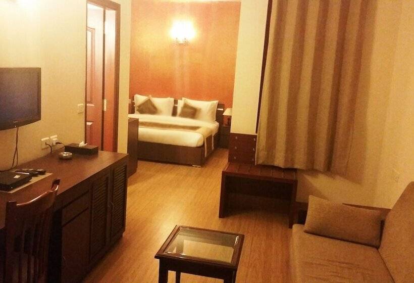 Полулюкс, Tavisha Villa