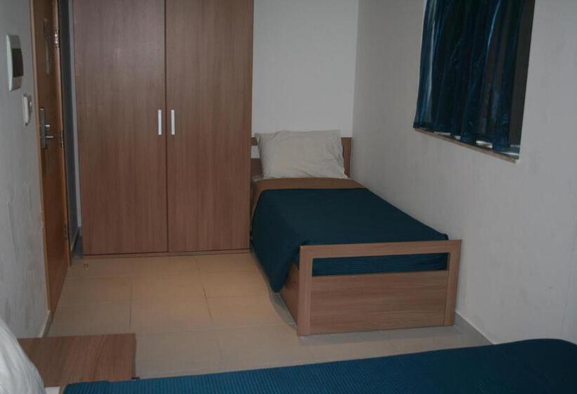 اتاق خانوادگی, Harbour Lodge