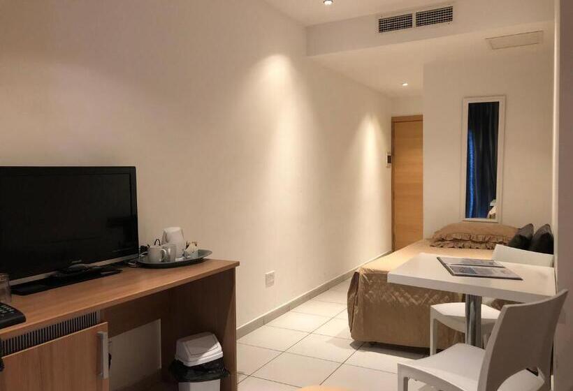 اتاق خانوادگی, Harbour Lodge