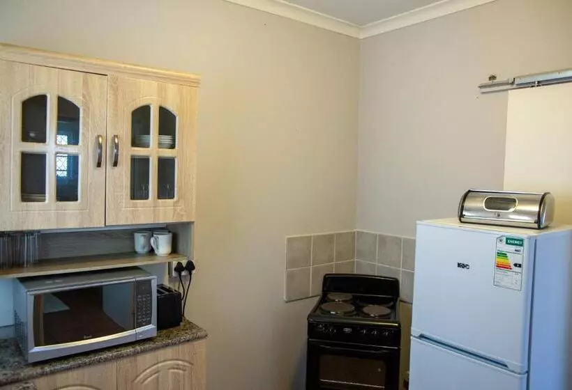 バスルーム共同エコノミー4人部屋, Lincoln Cottages Bnb & Self Catering