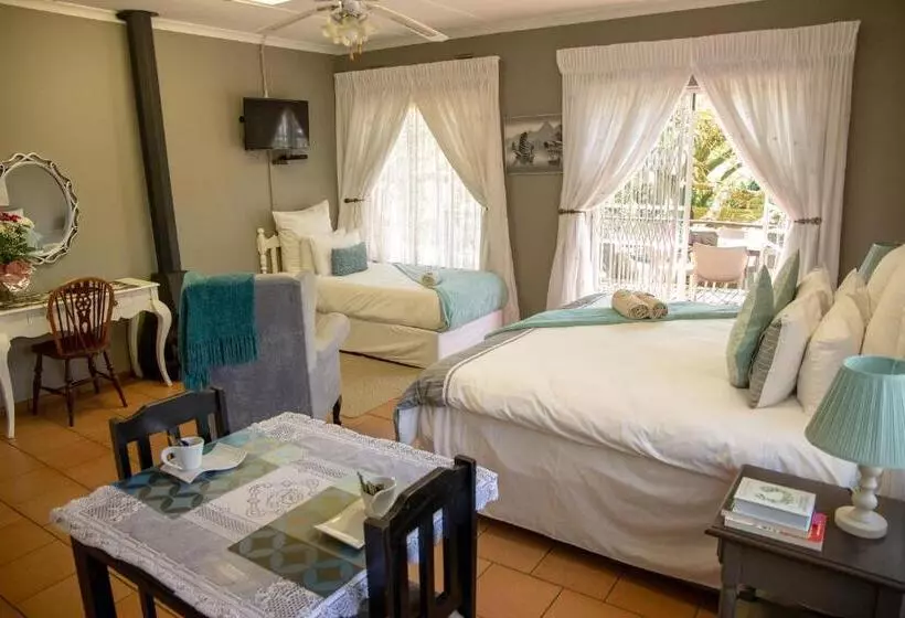 バスルーム共同エコノミー4人部屋, Lincoln Cottages Bnb & Self Catering