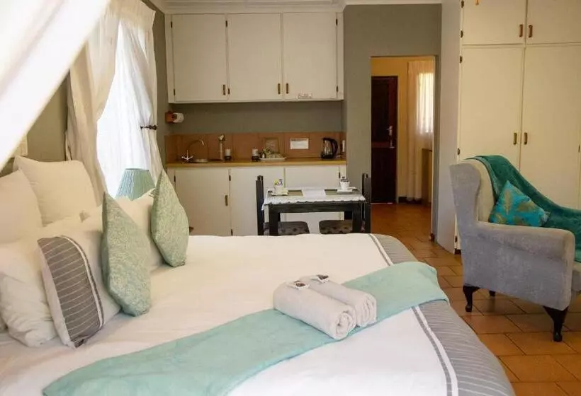 バスルーム共同エコノミー4人部屋, Lincoln Cottages Bnb & Self Catering