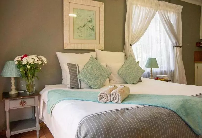 バスルーム共同エコノミー4人部屋, Lincoln Cottages Bnb & Self Catering