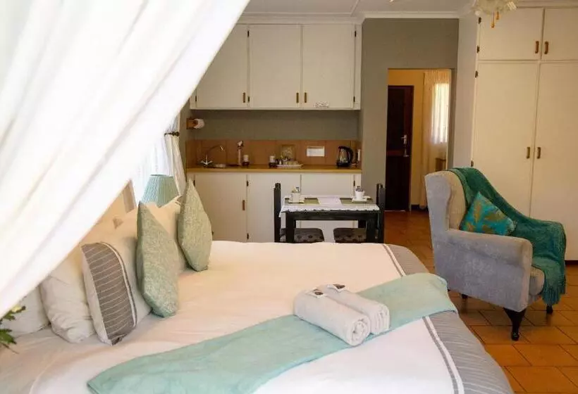 バスルーム共同エコノミー4人部屋, Lincoln Cottages Bnb & Self Catering