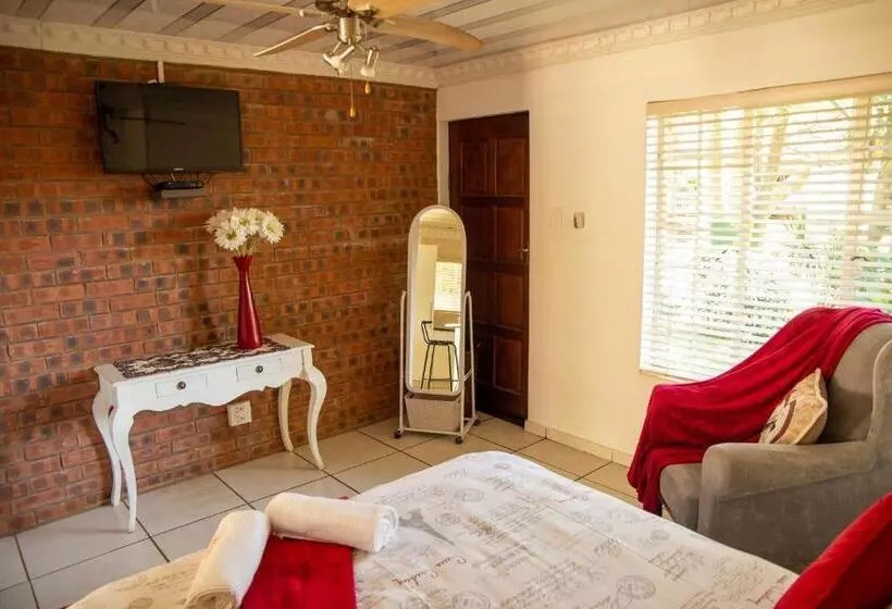 スタンダードスタジオ, Lincoln Cottages Bnb & Self Catering
