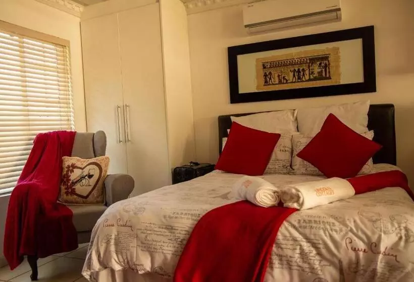 スタンダードスタジオ, Lincoln Cottages Bnb & Self Catering