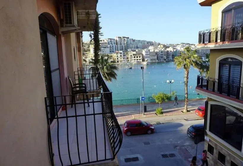 اتاق استاندارد با بالکن و چشم‌انداز دریا, Seafront Akwador