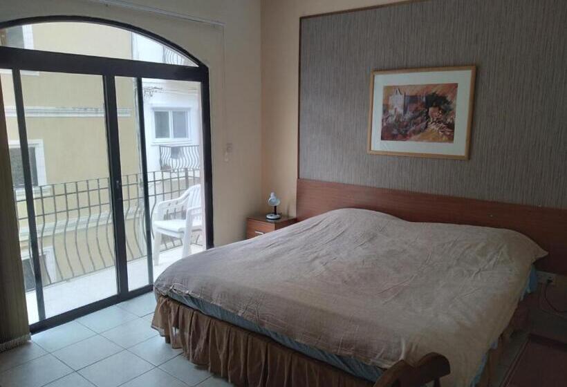 اتاق استاندارد با بالکن و چشمانداز دریا, Seafront Akwador