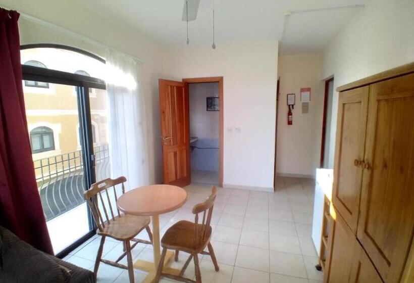 آپارتمان 1 خوابه با چشمانداز دریا, Seafront Akwador