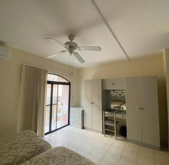 اتاق استاندارد با چشمانداز دریا, Seafront Akwador