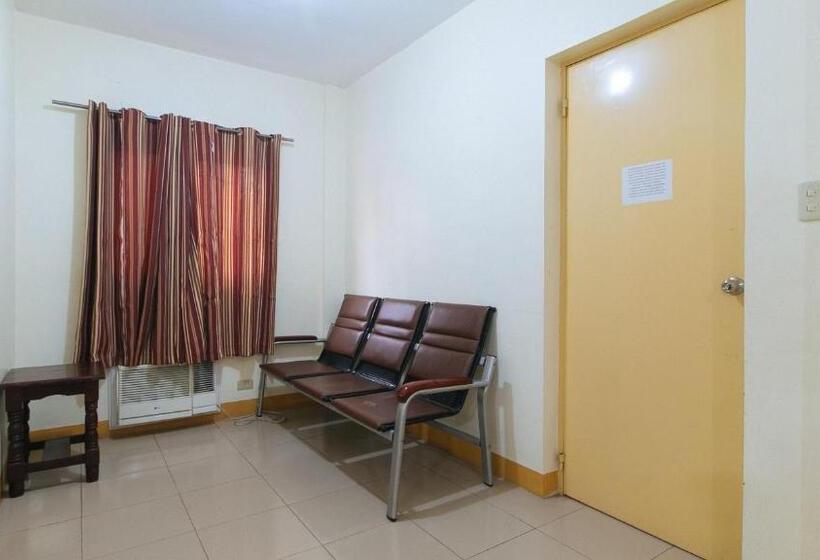 חדר משפחתי, Golden Success Hotel Ii By Reddoorz